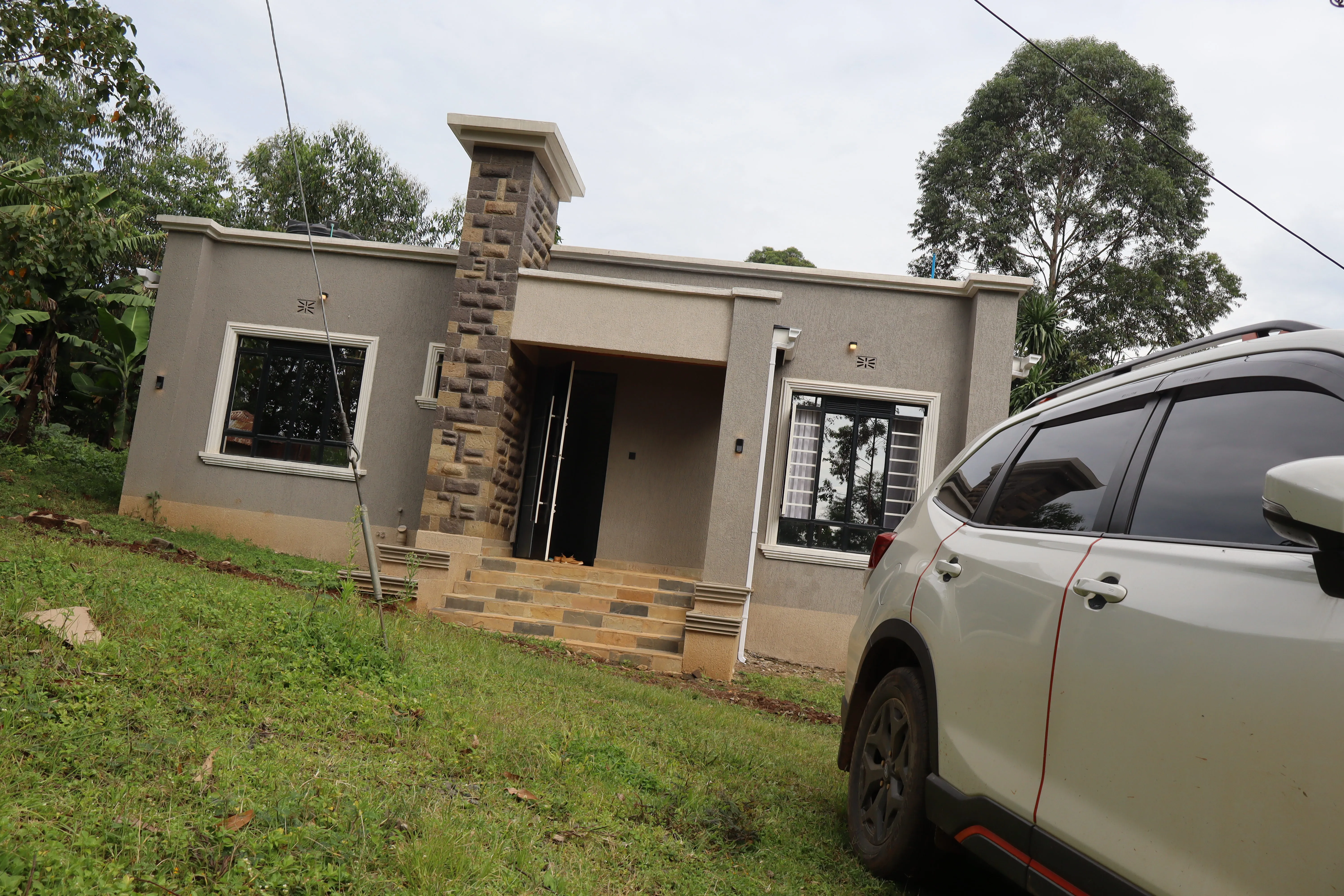 123 LEVEL HOUSE